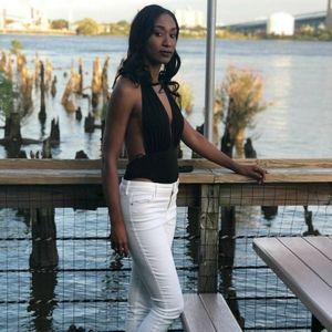 Meet your Posher, Thea